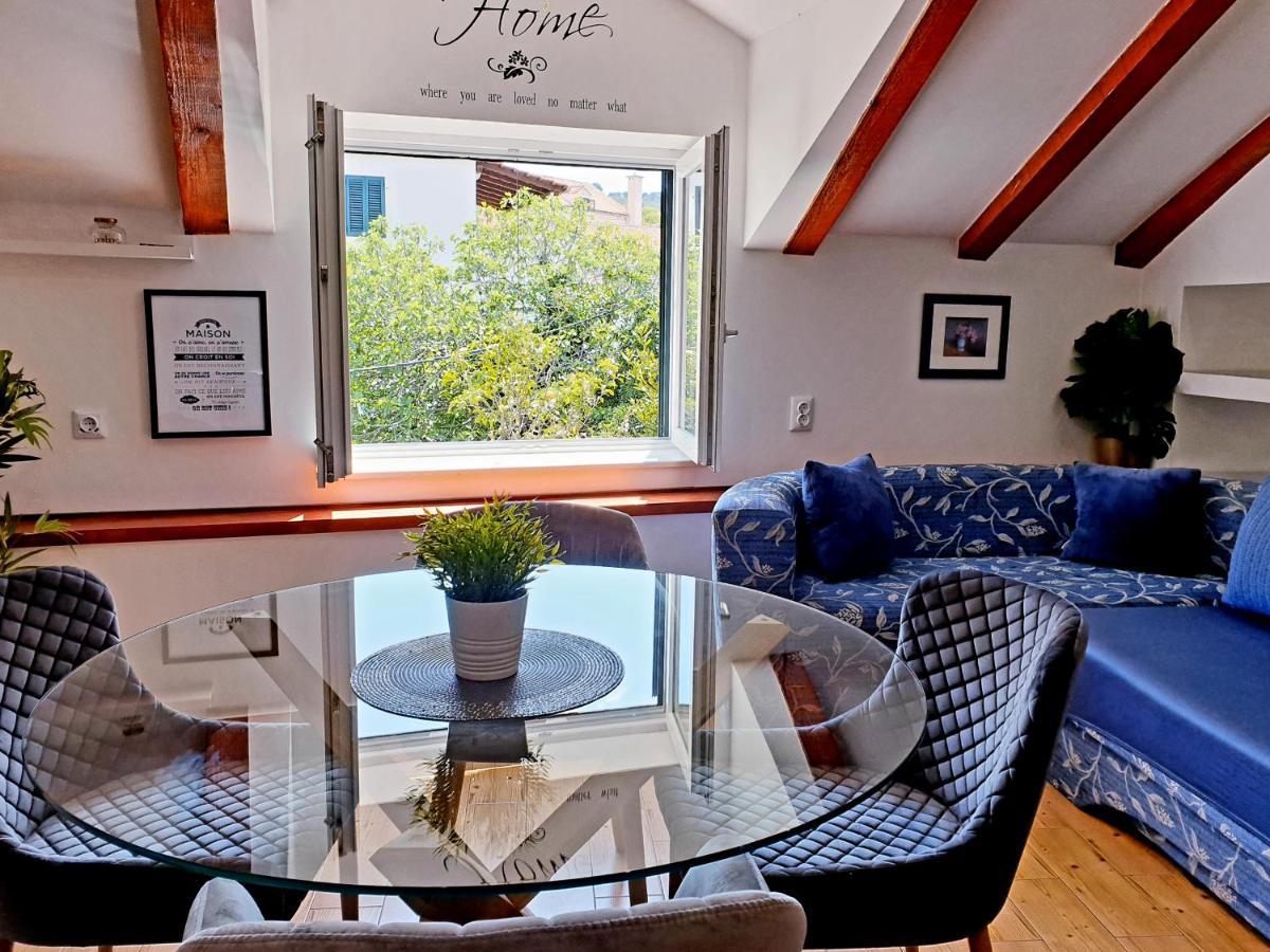 Apartments Sandra In The Historical Center Of The City Supetar Bagian luar foto