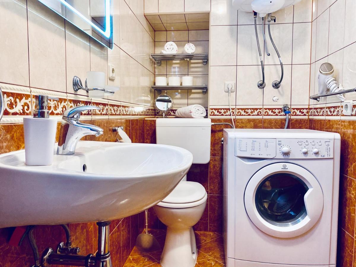 Apartments Sandra In The Historical Center Of The City Supetar Bagian luar foto