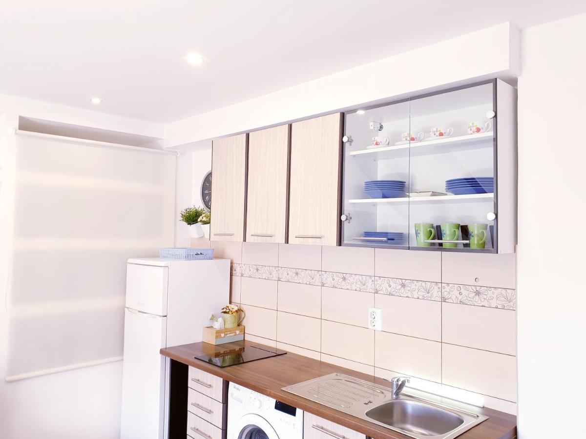 Apartments Sandra In The Historical Center Of The City Supetar Bagian luar foto