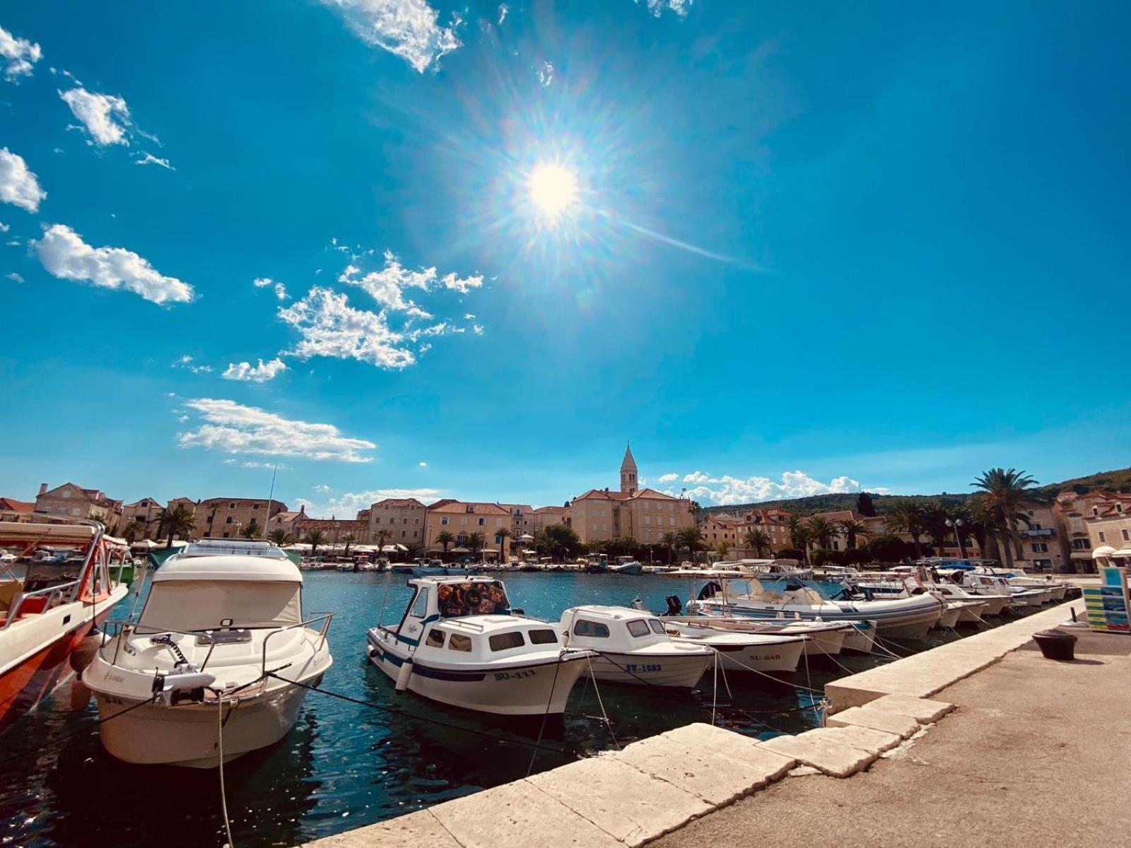 Apartments Sandra In The Historical Center Of The City Supetar Bagian luar foto