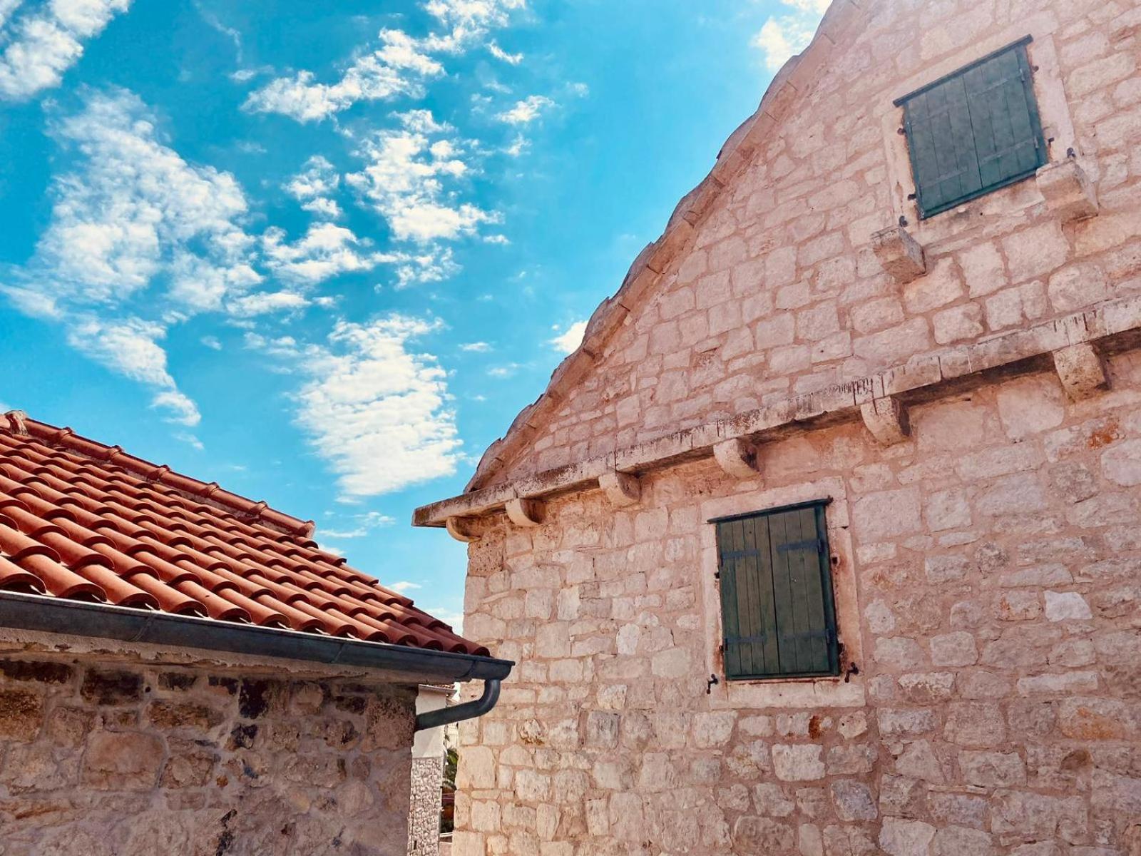Apartments Sandra In The Historical Center Of The City Supetar Bagian luar foto